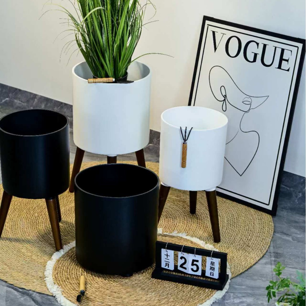 Resin & Plastic Vase